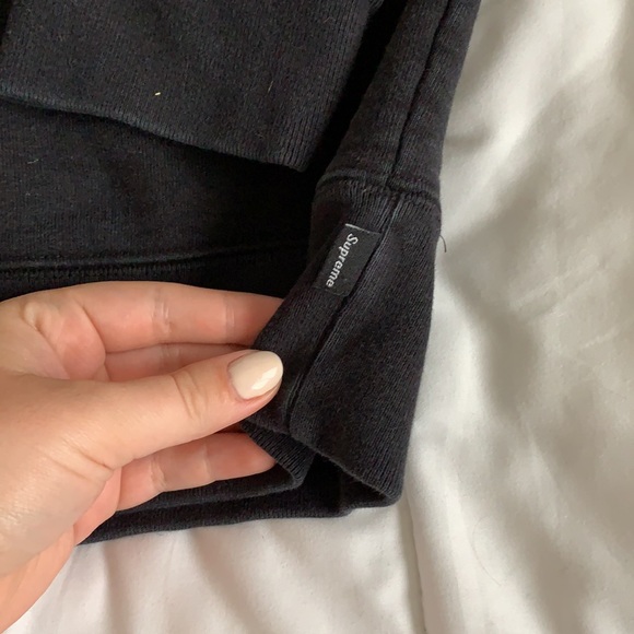 Supreme size large black pull over - Picture 4 of 7